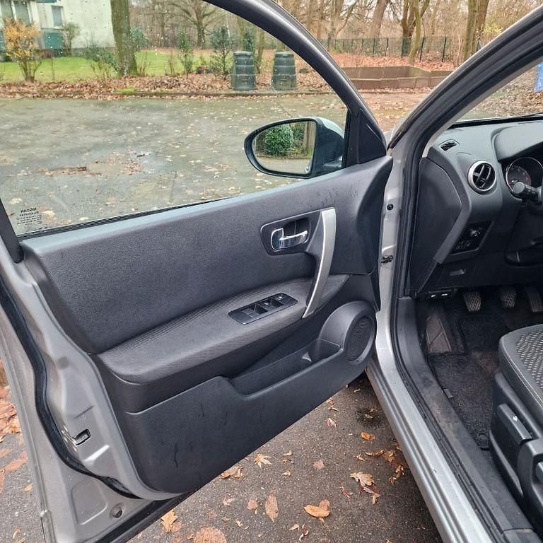 Grau Gebraucht 2009 Nissan Qashqai Acenta SUV | 5.700 € (Fairer Preis) - Bild 1/4