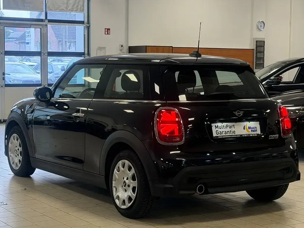 Gebraucht Mini Cooper Essential 136 PS (100 kW) 2023 Schwarz Kleinwagen