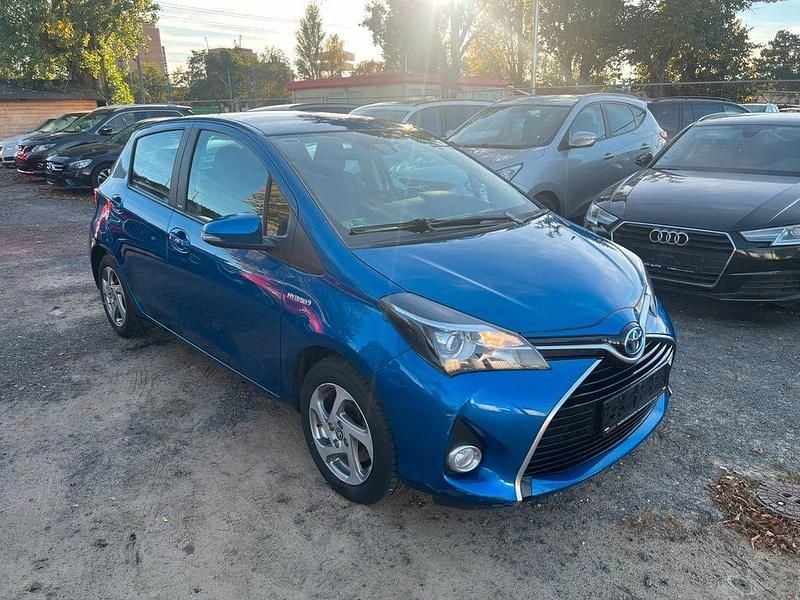 Blau Gebraucht 2016 Toyota Yaris Hybrid Edition-S Limousine | 9.980 € (Superpreis) - Bild 1/4