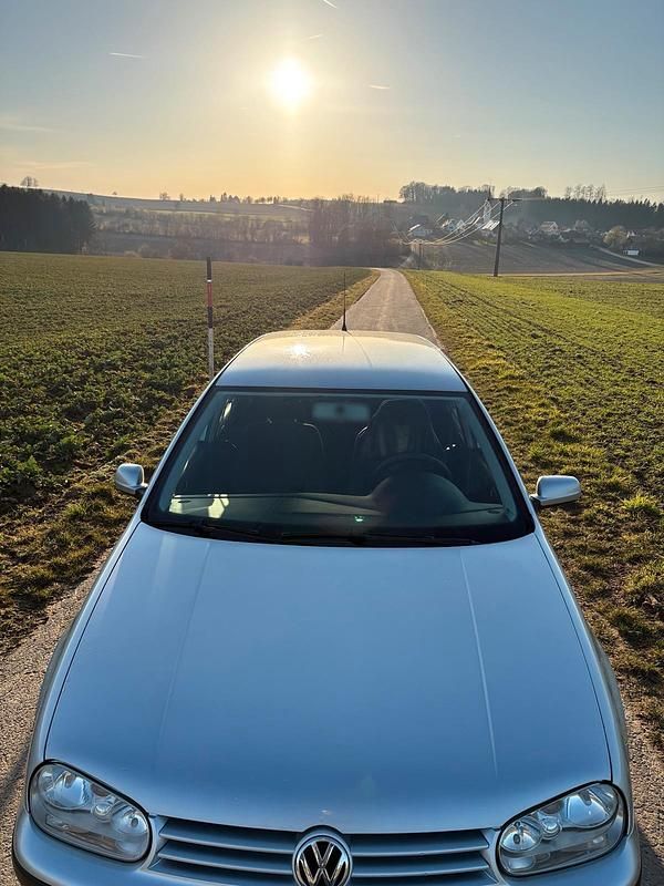 Gebraucht VW Golf IV 105 PS (77 kW) 2002 Silber Kleinwagen