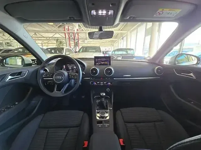 Gebraucht Audi A3 Sport 199 PS (146 kW) 2019 Weiß Limousine