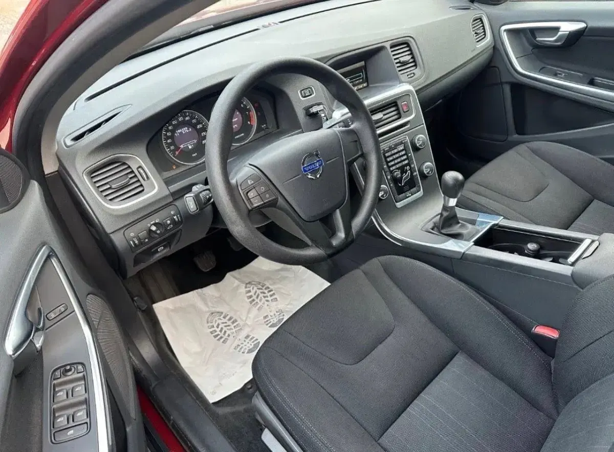 Gebraucht Volvo S60 150 PS (110 kW) 2011 Rot Limousine
