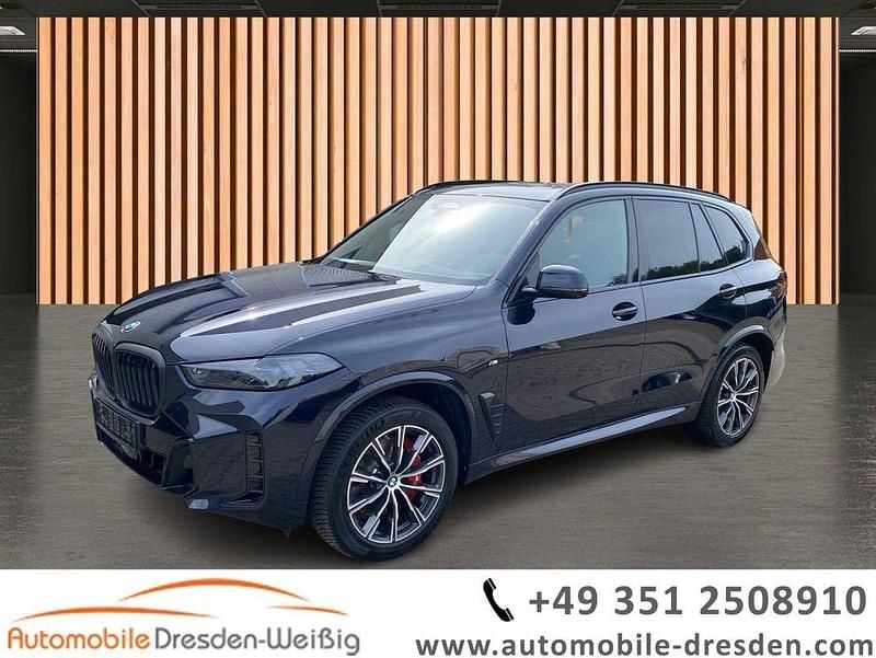 Schwarz (metallic) Gebraucht 2024 BMW X5 Sport Line SUV | 76.980 € (Superpreis) - Bild 1/4