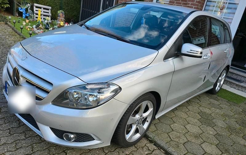 Gebraucht Mercedes B200 156 PS (114 kW) 2014 Silber Van / Kleinbus