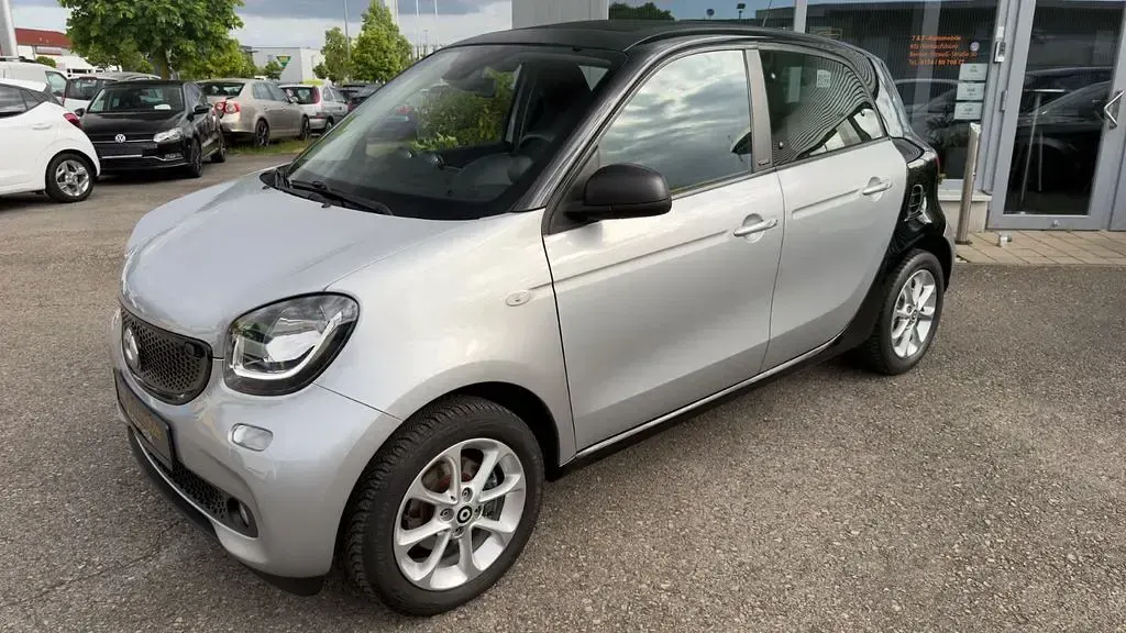 Używany Smart ForFour Passion 90 KM (66 kW) 2018 Czarny Hatchback