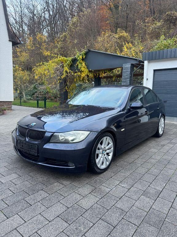 Blau Gebraucht 2007 BMW 320 Sport Line Limousine | 6.200 € (Fairer Preis) - Bild 1/4