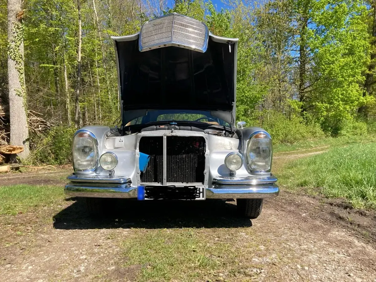 Gebraucht Mercedes 220 120 PS (88 kW) 1963 Silber Cabrio