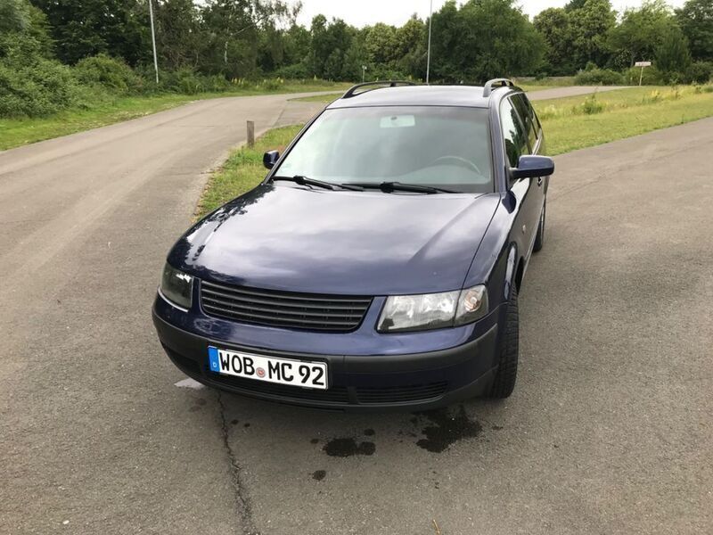 Blau Gebraucht 2000 VW Passat Basis Kombi | 1.300 € (Fairer Preis) - Bild 1/4