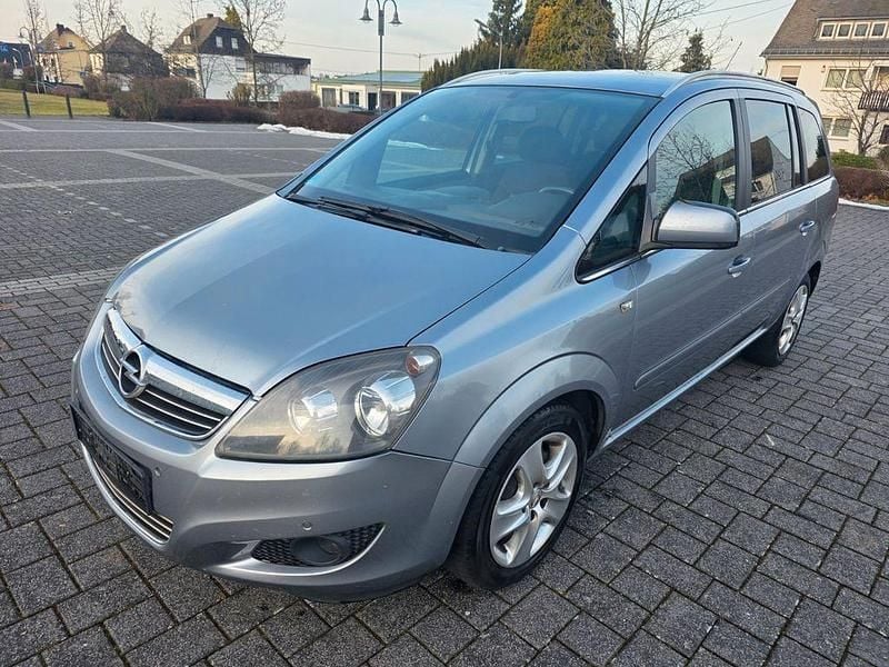 Gebraucht Opel Zafira Design Edition 116 PS (85 kW) 2011 Silber Van / Kleinbus