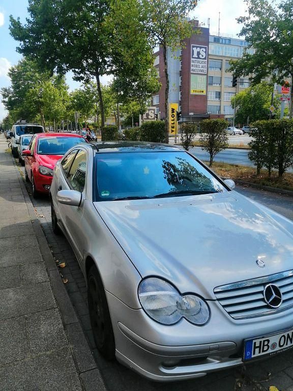 Silber Gebraucht 2003 Mercedes C180 Coupé | 1.990 € (Etwas zu teuer) - Bild 1/4