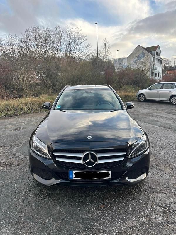 Schwarz Gebraucht 2016 Mercedes C200 Kombi | 13.200 € - Bild 1/4