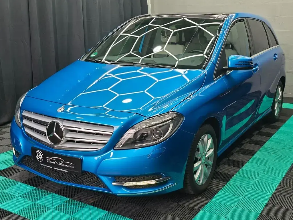 Gebraucht Mercedes B200 156 PS (114 kW) 2014 Blau Kleinwagen