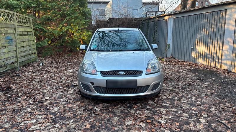 Silber Gebraucht 2007 Ford Fiesta Kleinwagen | 1.100 € (Fairer Preis) - Bild 1/4