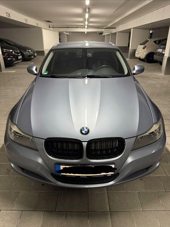 Second-hand BMW 318 Performance 143 CP (105 kW) 2010 Albastru Berlinǎ