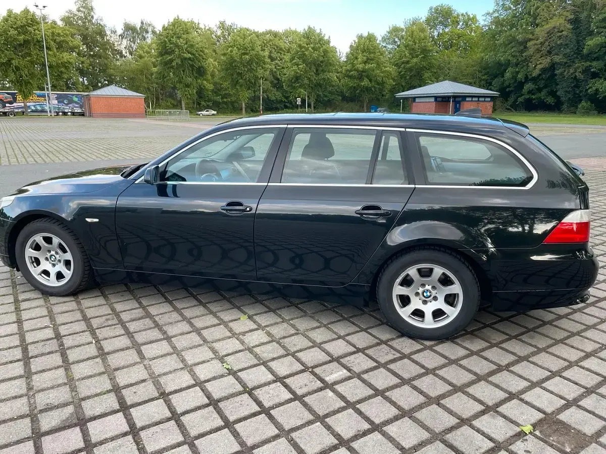 Gebraucht BMW 523 177 PS (130 kW) 2006 Schwarz Kombi