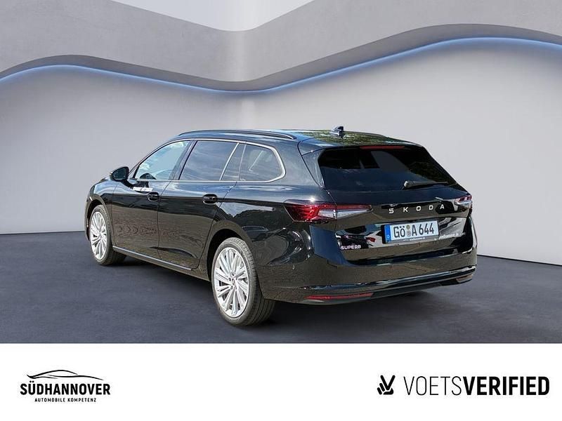 Gebraucht Skoda Superb Selection 193 PS (141 kW) 2024 Ebony schwarz metallic Kombi