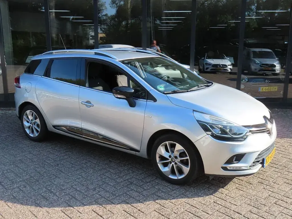 Gebraucht Renault Clio LIMITED 90 PS (66 kW) 2016 Grau Kombi