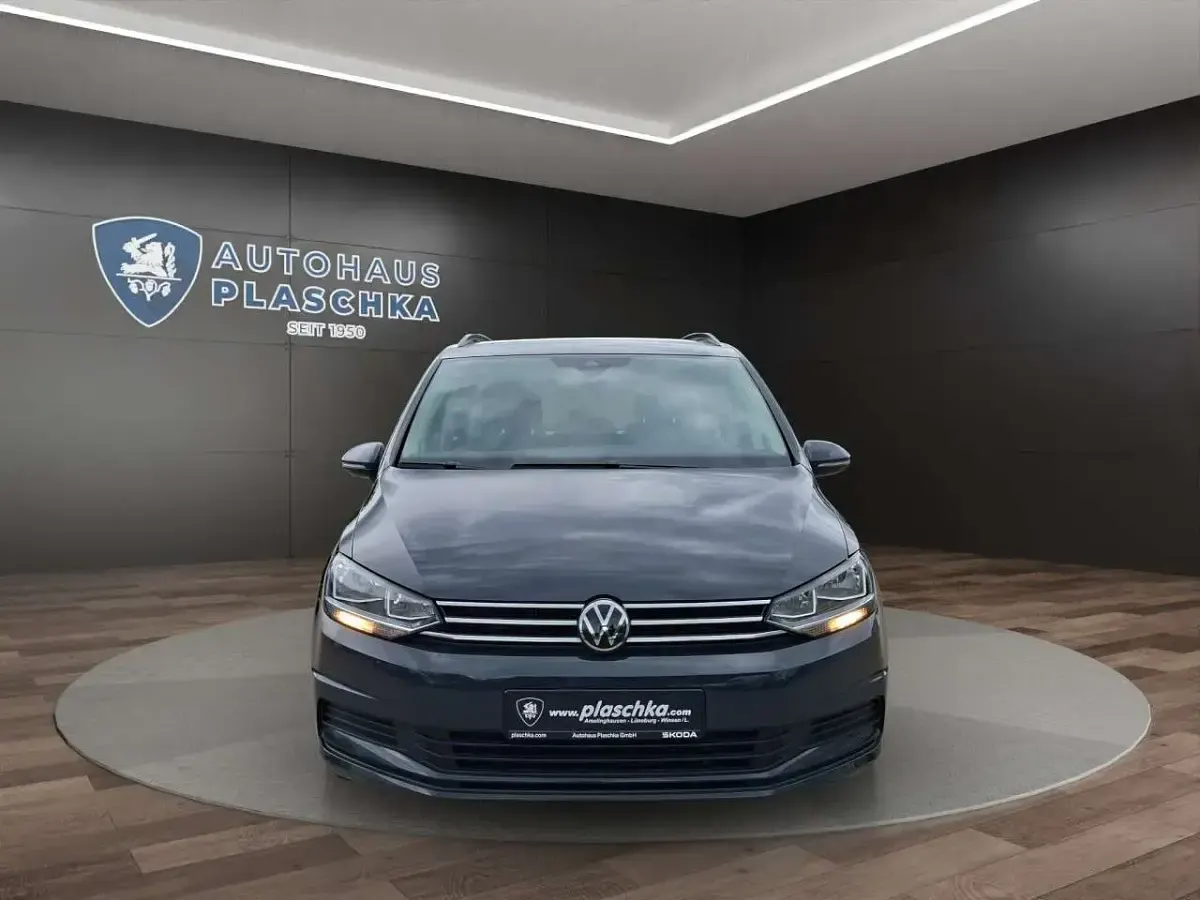 Gebraucht VW Touran Comfortline 150 PS (110 kW) 2024 Uranograu Van / Kleinbus