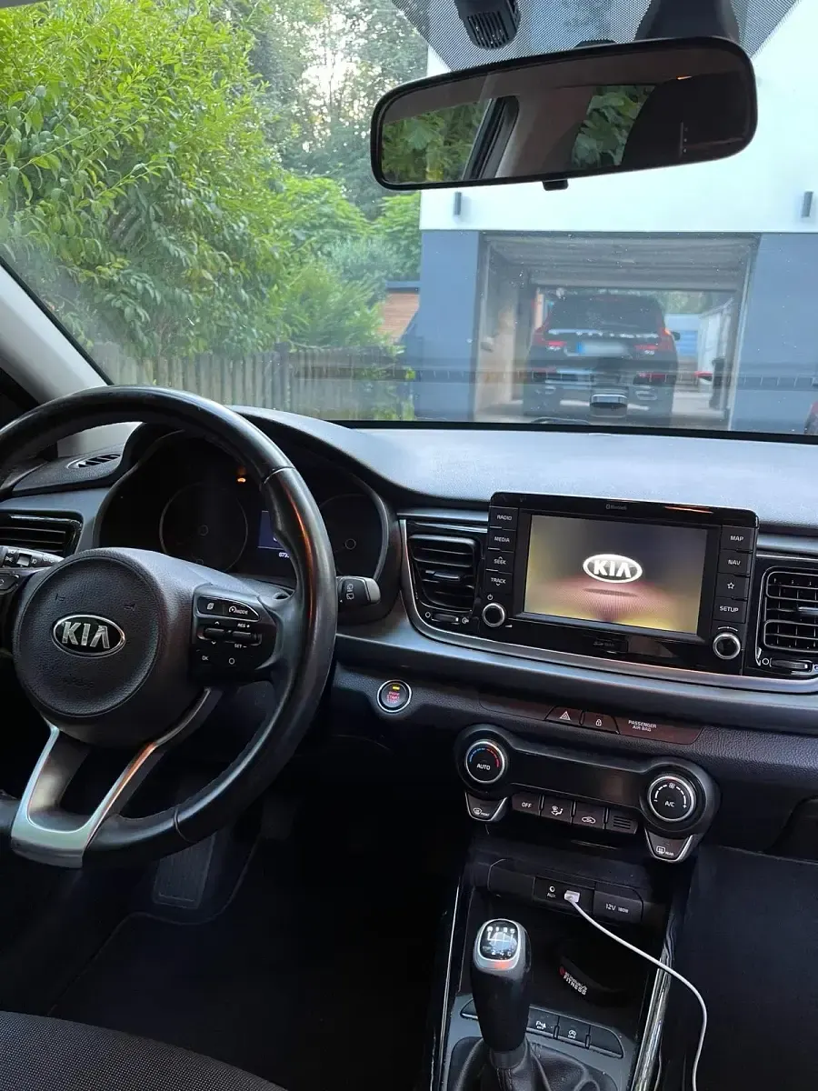 Gebraucht Kia Rio Spirit 120 PS (88 kW) 2019 Schwarz Kleinwagen
