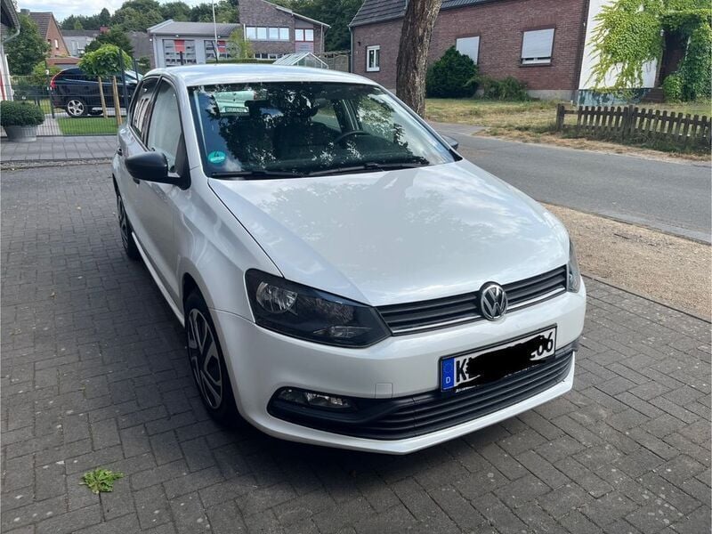 Weiß Gebraucht 2015 VW Polo Trendline Limousine | 4.500 € (Superpreis) - Bild 1/4