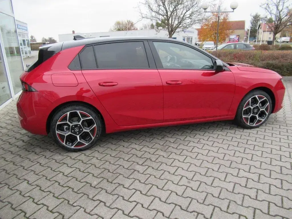 Używany Opel Astra 131 KM (96 kW) 2023 Czerwony Hatchback