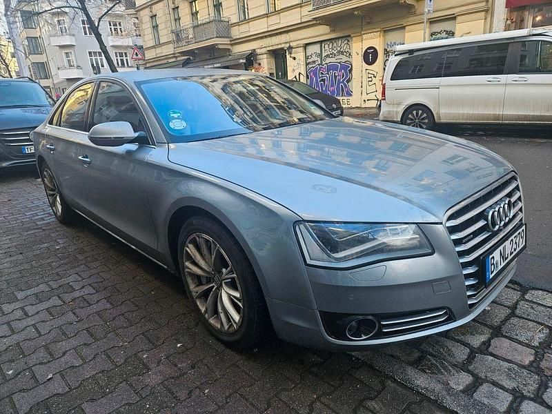 Grau Gebraucht 2012 Audi A8L Limousine | 18.500 € (Superpreis) - Bild 1/4