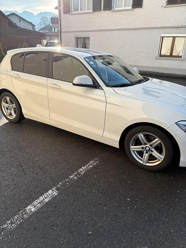 Gebraucht BMW 116 Shadowline 136 PS (100 kW) 2011 Weiß Kleinwagen