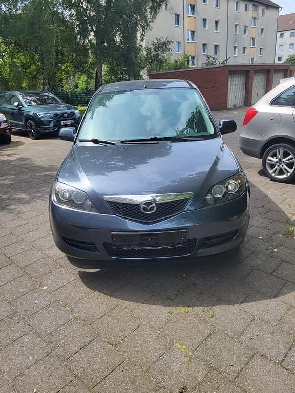 Grau Gebraucht 2005 Mazda 2 Active Limousine | 2.250 € (Fairer Preis) - Bild 1/4