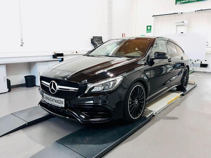 Schwarz Gebraucht 2018 Mercedes CLA45 AMG AMG Limousine | 33.990 € (Fairer Preis) - Bild 1/4