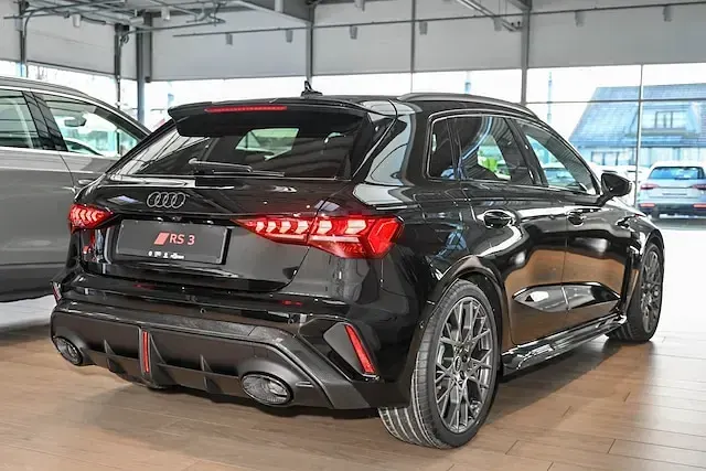 Gebraucht Audi RS3 Sportback Ambiente 400 PS (294 kW) 2025 Mythosschwarz metallic Kleinwagen