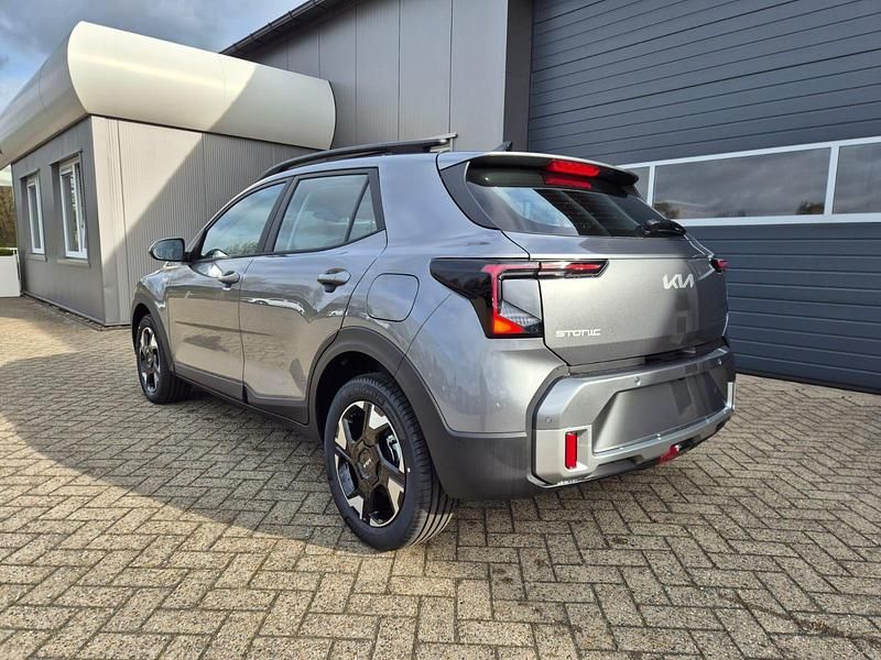 Neu Kia Stonic Vision 101 PS (74 kW) 2026 Astrograu metallic SUV