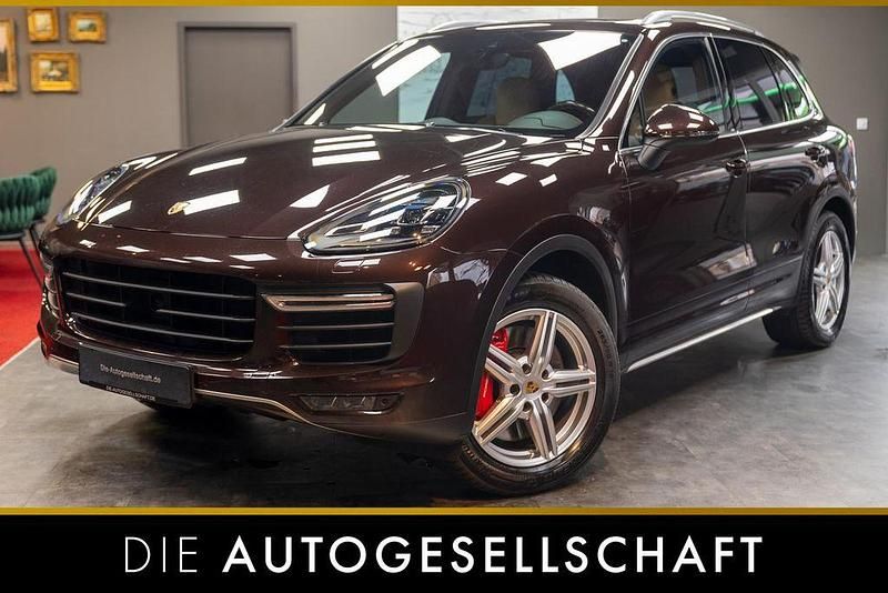 Braun Gebraucht 2015 Porsche Cayenne Turbo SUV | 45.990 € (Etwas zu teuer) - Bild 1/2