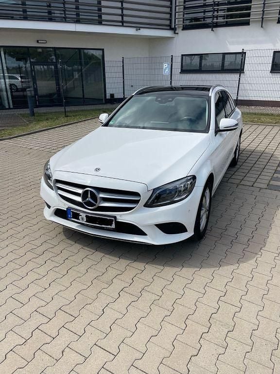 Weiß Gebraucht 2019 Mercedes C200 Limousine | 24.700 € (Superpreis) - Bild 1/4