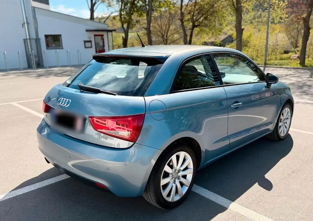 Gebraucht Audi A1 86 PS (63 kW) 2011 Blau Kleinwagen