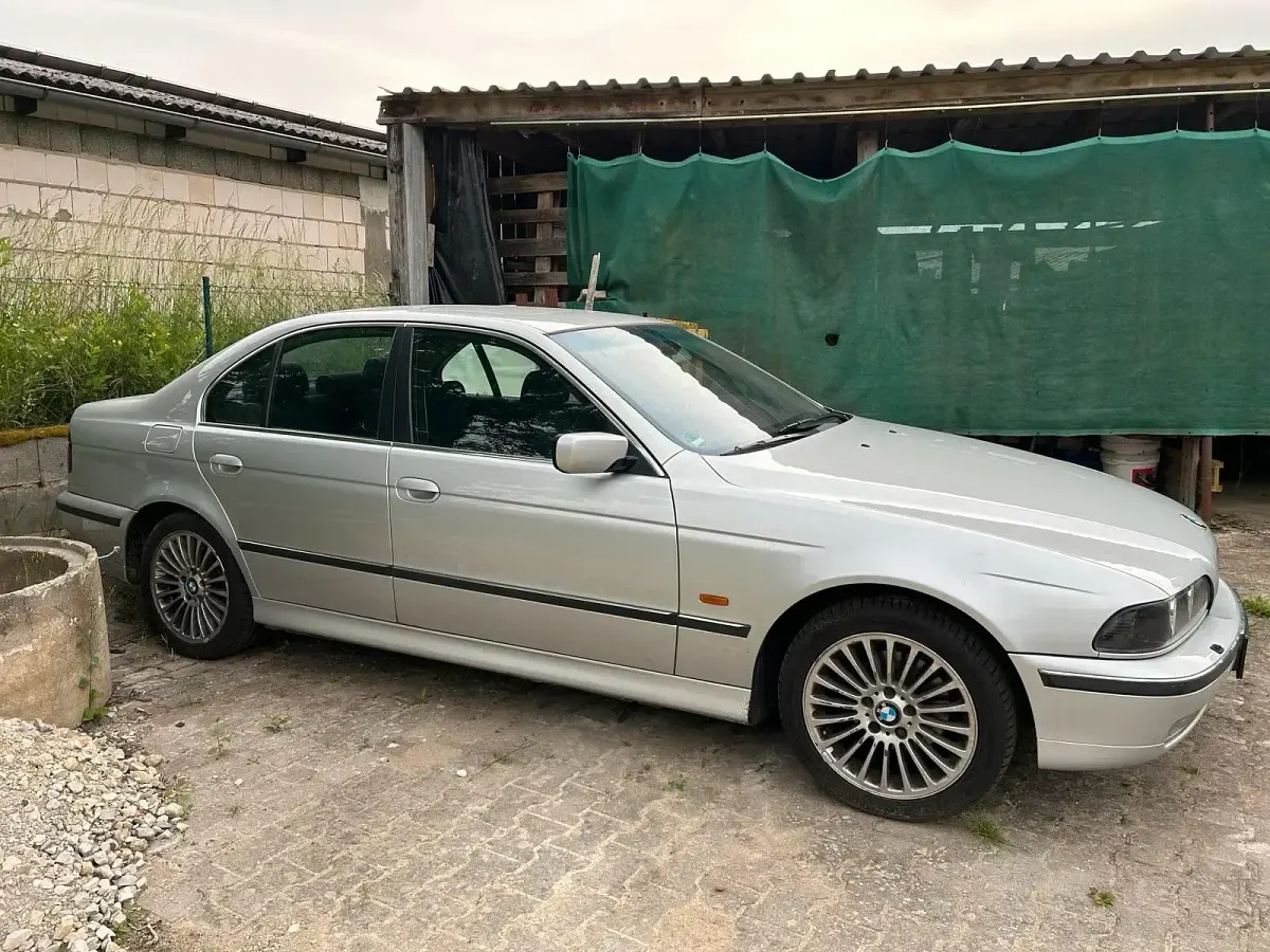 Gebraucht BMW 523 170 PS (125 kW) 1999 Silber Limousine