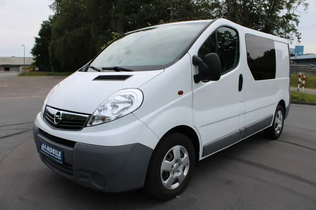 Gebraucht Opel Vivaro 114 PS (83 kW) 2011 Casablanca/arctic/eis weiss Van / Kleinbus