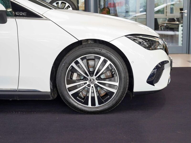 Gebraucht Mercedes EQE350 Premium 214 kW (292 PS) 2022 Manufaktur opalithweiß bright Limousine