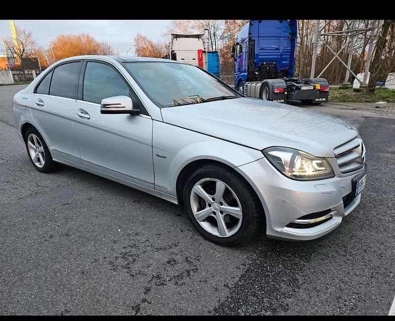 Silber Gebraucht 2012 Mercedes C220 Limousine | 8.400 € (Superpreis) - Bild 1/4