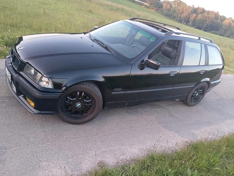 Schwarz Gebraucht 1996 BMW 323 M Sport Kombi | 5.990 € (Fairer Preis) - Bild 1/4