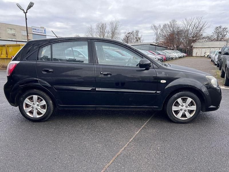 Gebraucht Kia Rio 97 PS (71 kW) 2011 Schwarz Limousine