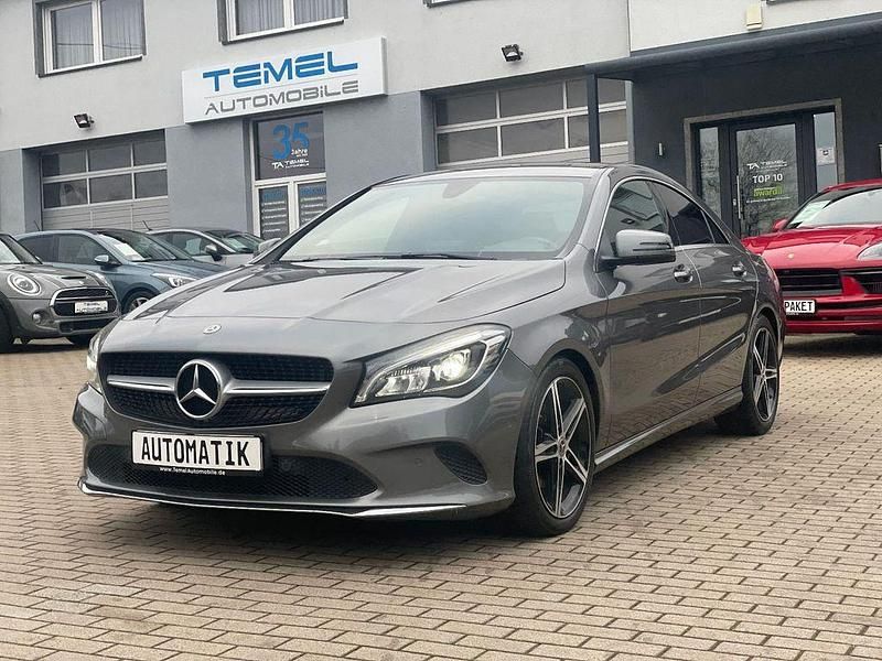 Grau Gebraucht 2019 Mercedes CLA200 Limousine | 21.900 € (Etwas zu teuer) - Bild 1/4
