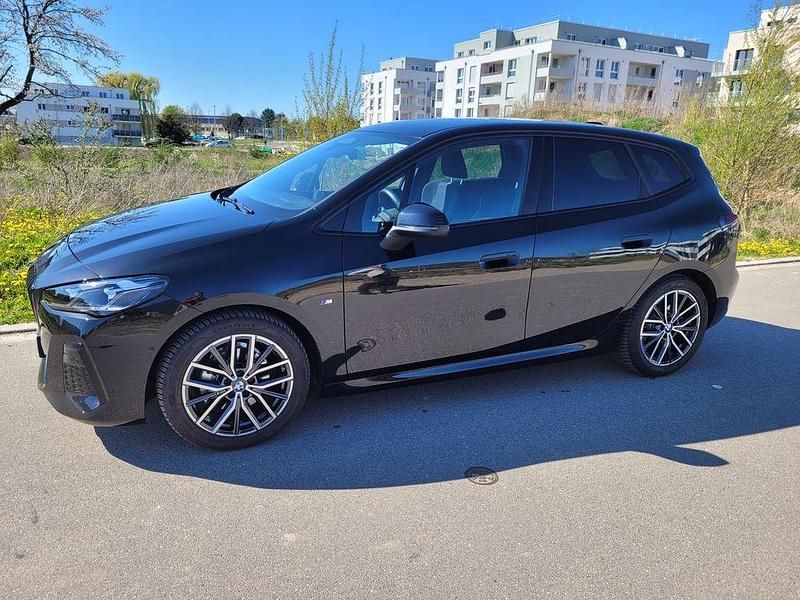 Schwarz Gebraucht 2024 BMW 220 Active Tourer M Sport Van / Kleinbus | 33.900 € (Fairer Preis) - Bild 1/4