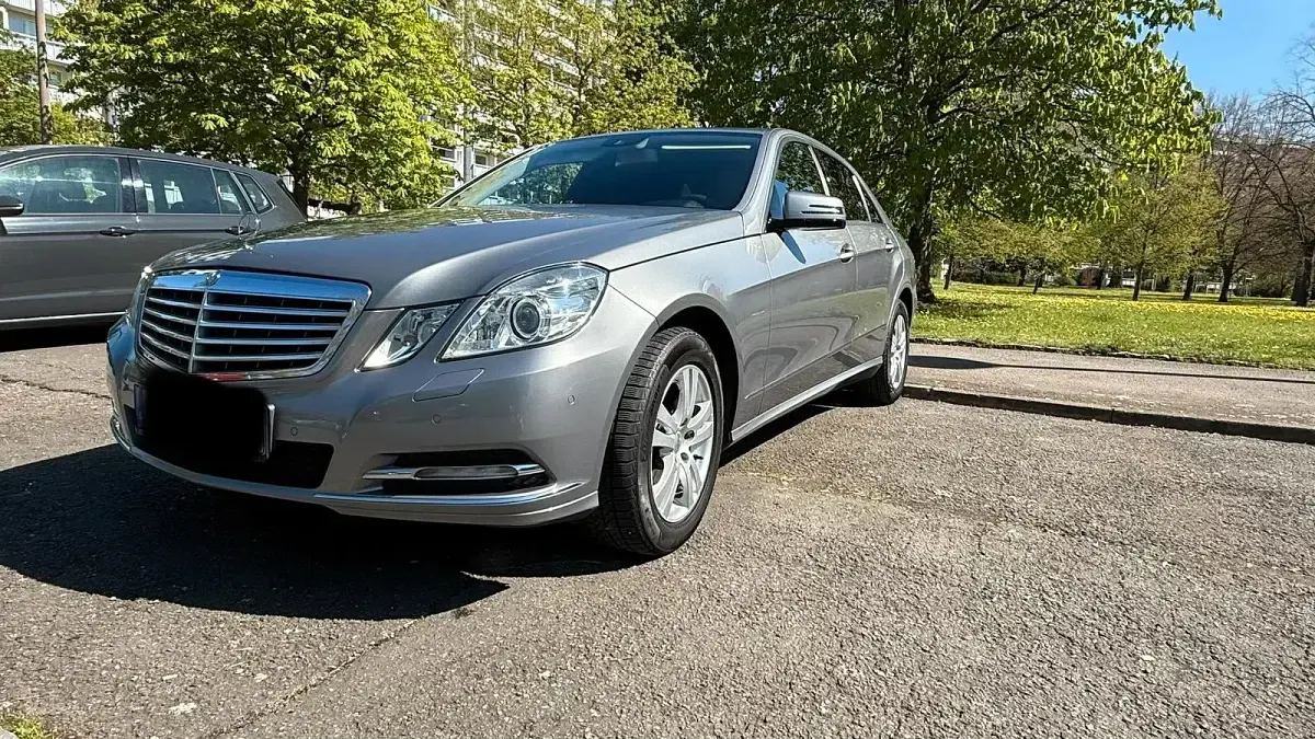 Gebraucht Mercedes E200 184 PS (135 kW) 2012 Silber Limousine