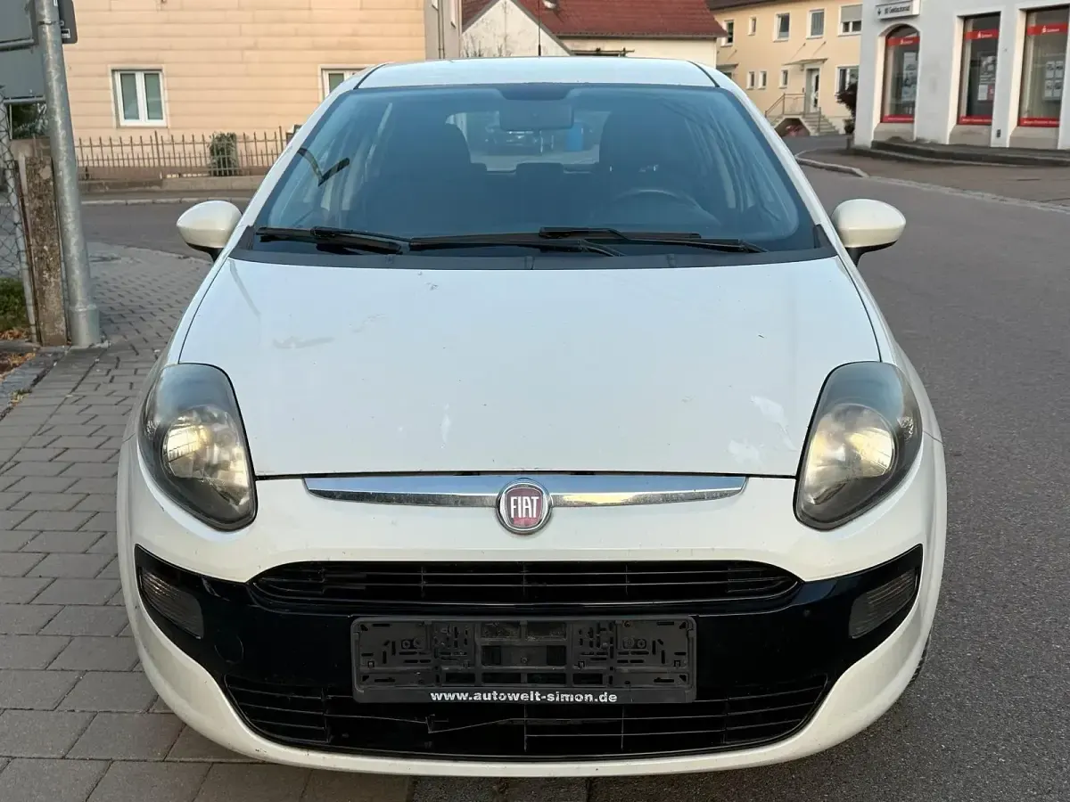 Gebraucht Fiat Punto 77 PS (56 kW) 2010 Weiß Kleinwagen