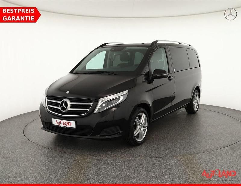 Schwarz Gebraucht 2017 Mercedes V220 Edition Van / Kleinbus | 41.990 € (Teuer) - Bild 1/4