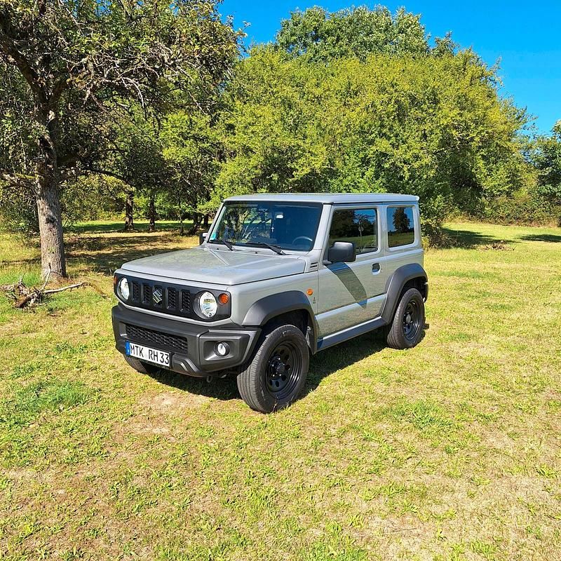 Grau Gebraucht 2021 Suzuki Jimny SUV | 28.490 € (Fairer Preis) - Bild 1/4