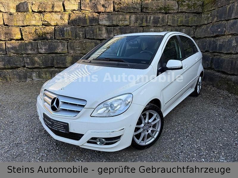 Weiß Gebraucht 2010 Mercedes B180 Van / Kleinbus | 1.990 € - Bild 1/4