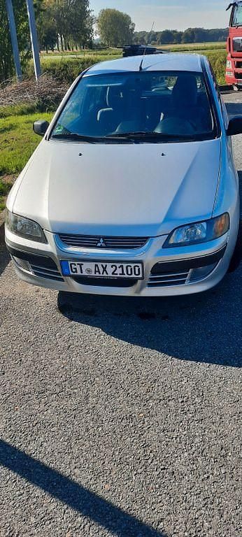 Silber Gebraucht 2004 Mitsubishi Space Star Van / Kleinbus | 1.799 € (Etwas zu teuer) - Bild 1/4