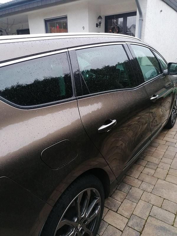 Braun Gebraucht 2016 Renault Grand Scénic IV Van / Kleinbus | 10.000 € (Fairer Preis) - Bild 1/4