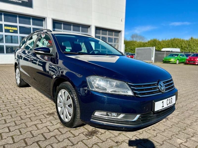 Gebraucht VW Passat 122 PS (89 kW) 2011 Blau Kombi